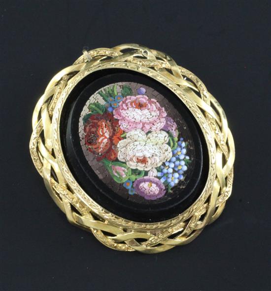 An early 20th century French 18ct gold mounted micro mosaic brooch, 1.5in.